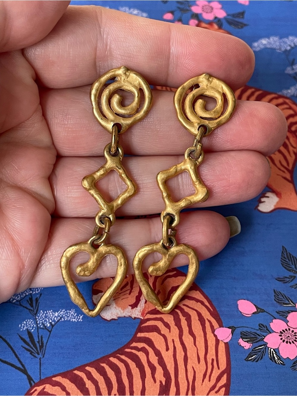 Vintage designer style matte goldtone abstract dangle earrings w/ swirls hearts